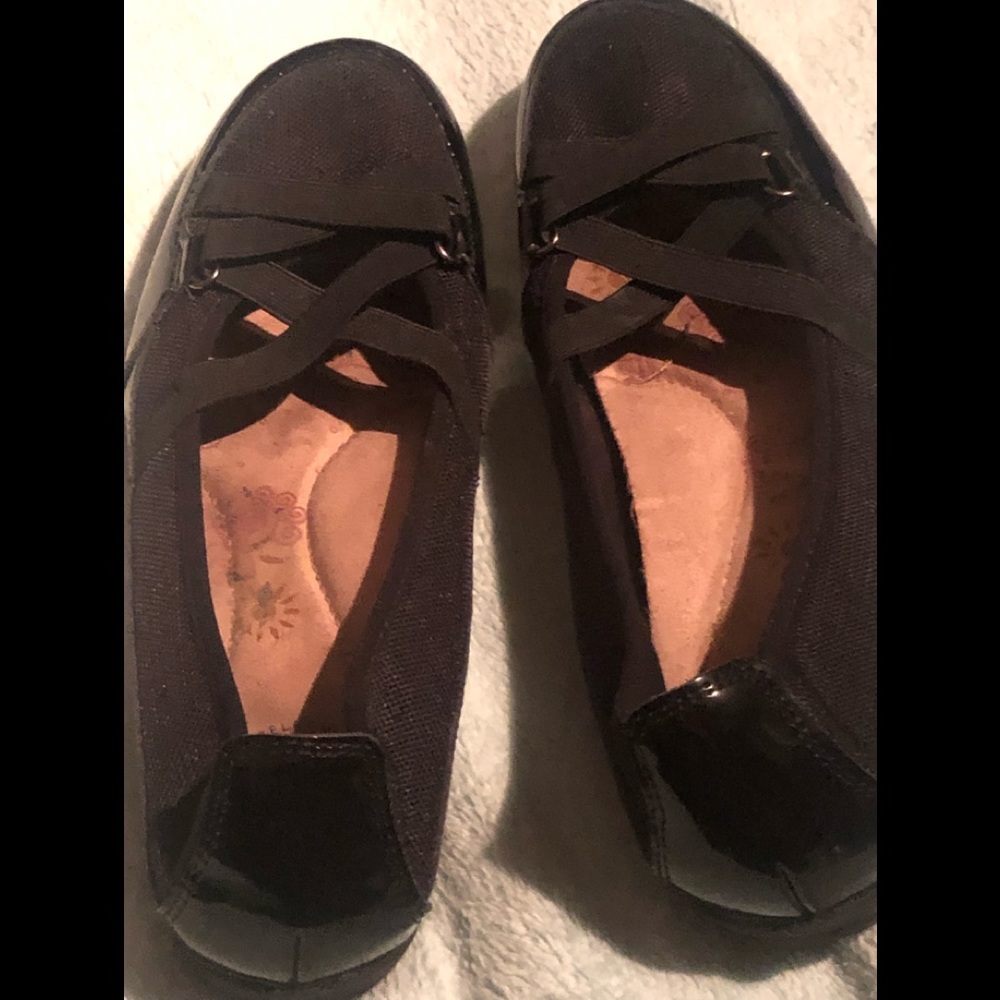 Earth Spirit Geltron Black Flats